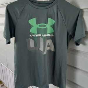 Brand new Boys Under Armour t-shirt large